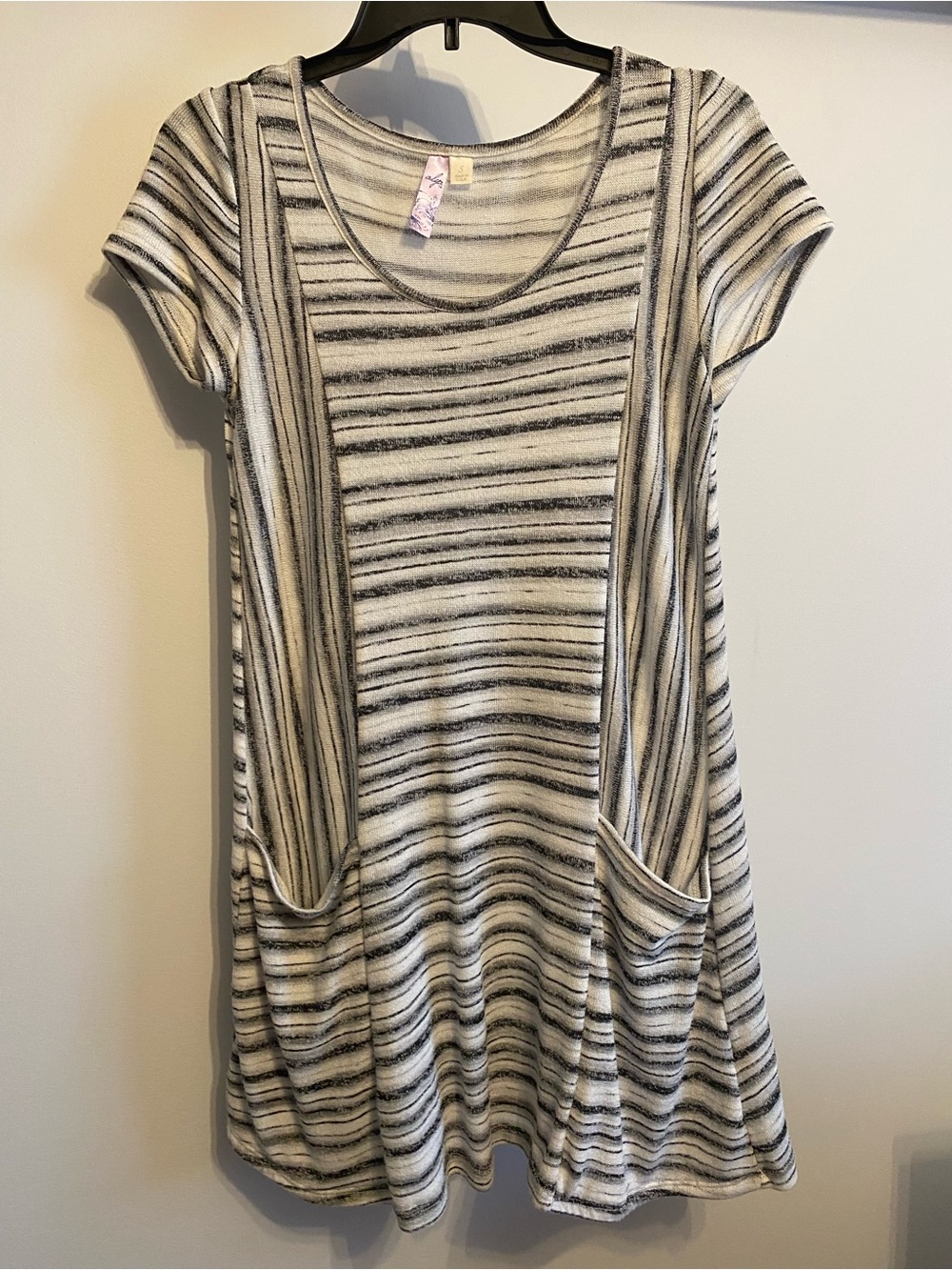 Alya Short-Sleeve Striped Pocket Dress in White and Black